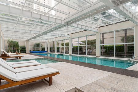 Apartamento à venda com 136m², 3 quartos e 2 vagas Apartamento à venda com 136m², 3 quartos e 2 vagasÁrea comum - Piscina coberta
