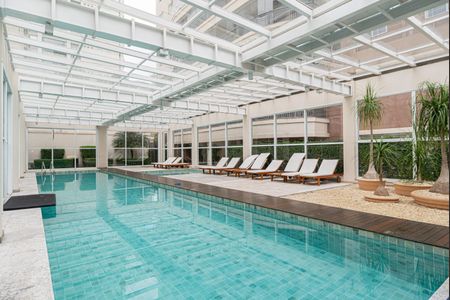 Apartamento à venda com 136m², 3 quartos e 2 vagas Apartamento à venda com 136m², 3 quartos e 2 vagasÁrea comum - Piscina coberta