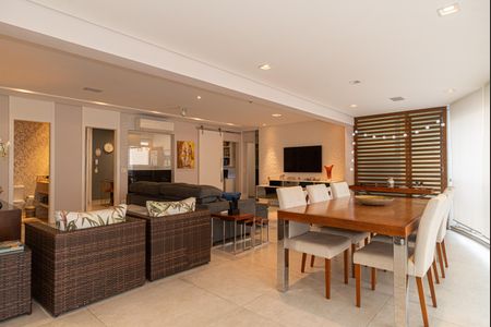 Apartamento à venda com 136m², 3 quartos e 2 vagas Apartamento à venda com 136m², 3 quartos e 2 vagasVaranda da Sala