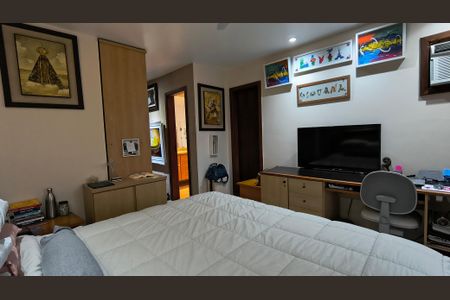 Casa de condomínio à venda com 350m², 4 quartos e 4 vagas Casa de condomínio à venda com 350m², 4 quartos e 4 vagasSuíte 1