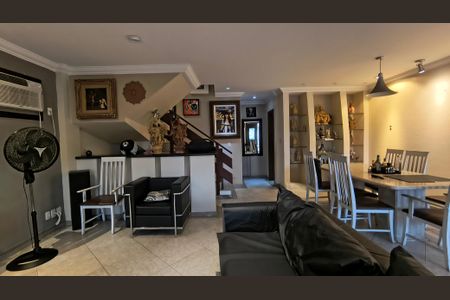 Casa de condomínio à venda com 350m², 4 quartos e 4 vagas Casa de condomínio à venda com 350m², 4 quartos e 4 vagasSala