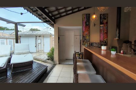 Casa de condomínio à venda com 350m², 4 quartos e 4 vagas Casa de condomínio à venda com 350m², 4 quartos e 4 vagasÁrea Gourmet