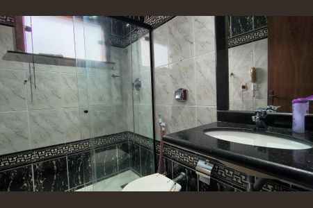 Casa de condomínio à venda com 350m², 4 quartos e 4 vagas Casa de condomínio à venda com 350m², 4 quartos e 4 vagasBanheiro Social