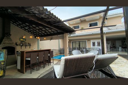 Casa de condomínio à venda com 350m², 4 quartos e 4 vagas Casa de condomínio à venda com 350m², 4 quartos e 4 vagasQuintal