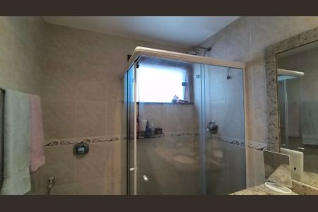 Casa de condomínio à venda com 350m², 4 quartos e 4 vagas Casa de condomínio à venda com 350m², 4 quartos e 4 vagasBanheiro da Suíte 2