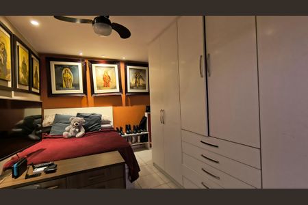 Casa de condomínio à venda com 350m², 4 quartos e 4 vagas Casa de condomínio à venda com 350m², 4 quartos e 4 vagasQuarto