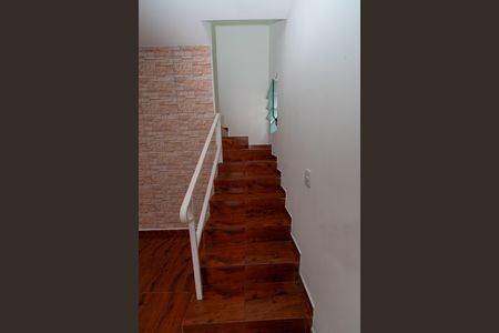 Casa de condomínio para alugar com 59m², 2 quartos e 2 vagasEscada de acesso