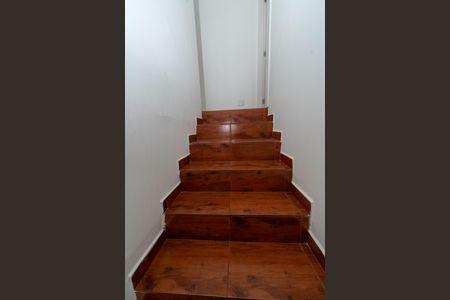 Casa de condomínio para alugar com 59m², 2 quartos e 2 vagasEscada de acesso