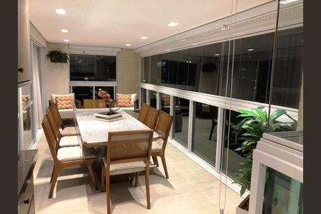 Apartamento à venda com 250m², 3 quartos e 4 vagasVaranda