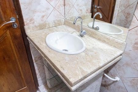 Casa para alugar com 80m², 2 quartos e sem vaga Casa para alugar com 80m², 2 quartos e sem vagaBanheiro Social