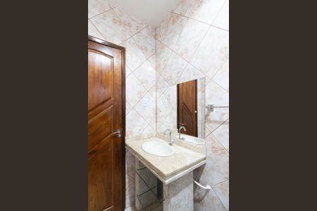 Casa para alugar com 80m², 2 quartos e sem vaga Casa para alugar com 80m², 2 quartos e sem vagaBanheiro Social