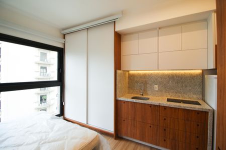 Suíte/Cozinha de kitnet/studio à venda com 1 quarto, 21m² em Indianópolis, São Paulo