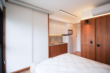 Suíte/Cozinha de kitnet/studio à venda com 1 quarto, 21m² em Indianópolis, São Paulo