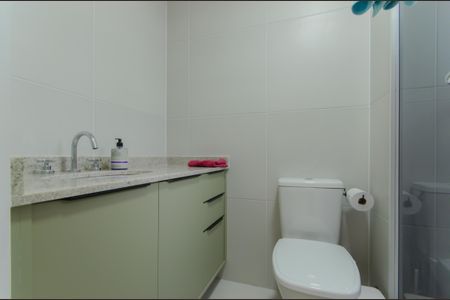 Banheiro de kitnet/studio para alugar com 1 quarto, 21m² em Paraíso, São Paulo