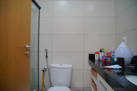 Apartamento à venda com 98m², 2 quartos e 1 vaga Apartamento à venda com 98m², 2 quartos e 1 vagaBanheiro do Quarto 2