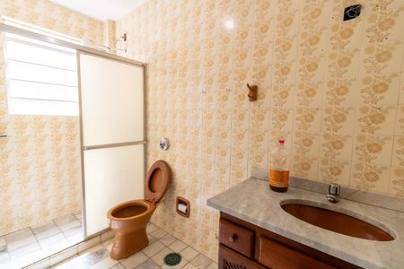 Banheiro de apartamento para alugar com 2 quartos, 52m² em Glória, Porto Alegre