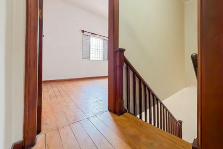 Casa à venda com 70m², 2 quartos e sem vaga Casa à venda com 70m², 2 quartos e sem vagaEscada