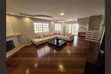 Sala de casa de condomínio para alugar com 4 quartos, 333m² em Alphaville, Santana de Parnaíba