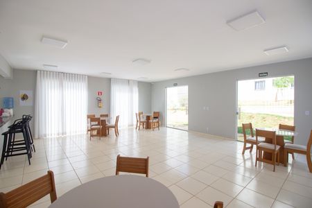 Apartamento para alugar com 42m², 2 quartos e 1 vaga Apartamento para alugar com 42m², 2 quartos e 1 vagaÁrea comum - Salão de festas