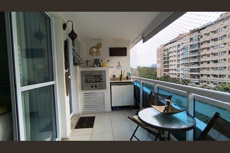 Apartamento à venda com 91m², 3 quartos e 2 vagas Apartamento à venda com 91m², 3 quartos e 2 vagasVaranda