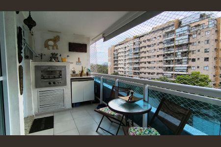 Apartamento à venda com 91m², 3 quartos e 2 vagas Apartamento à venda com 91m², 3 quartos e 2 vagasVaranda