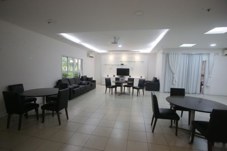 Apartamento para alugar com 70m², 2 quartos e 1 vagaÁrea comum - Salão de festas