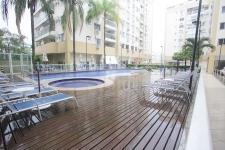 Apartamento para alugar com 70m², 2 quartos e 1 vagaÁrea comum - Piscina