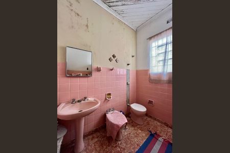 Banheiro de casa à venda com 3 quartos, 301m² em Cambuí, Campinas