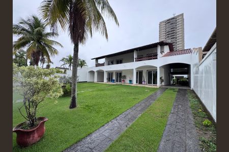 Casa de condomínio à venda com 767m², 5 quartos e 4 vagas Casa de condomínio à venda com 767m², 5 quartos e 4 vagasÁrea externa