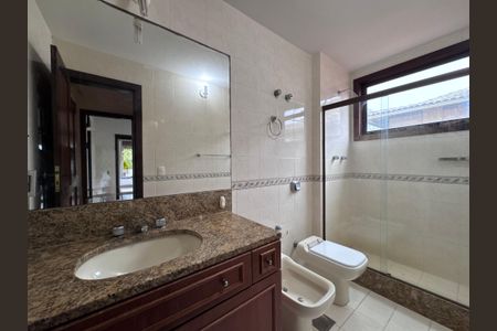 Casa de condomínio à venda com 767m², 5 quartos e 4 vagas Casa de condomínio à venda com 767m², 5 quartos e 4 vagasSuíte 4 - Banheiro