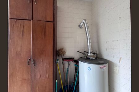 Casa de condomínio à venda com 767m², 5 quartos e 4 vagas Casa de condomínio à venda com 767m², 5 quartos e 4 vagasÁrea de Serviço