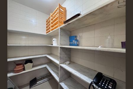 Casa de condomínio à venda com 767m², 5 quartos e 4 vagas Casa de condomínio à venda com 767m², 5 quartos e 4 vagasCozinha - Despensa