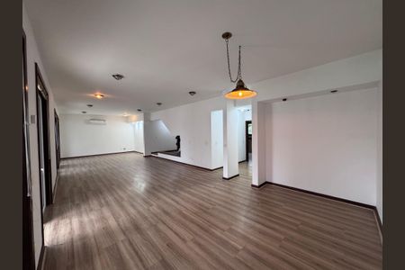 Casa de condomínio à venda com 767m², 5 quartos e 4 vagas Casa de condomínio à venda com 767m², 5 quartos e 4 vagasSala