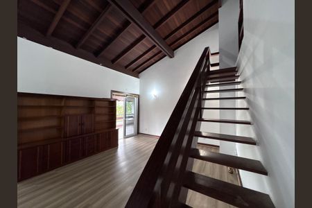 Casa de condomínio à venda com 767m², 5 quartos e 4 vagas Casa de condomínio à venda com 767m², 5 quartos e 4 vagasSala - Segundo andar