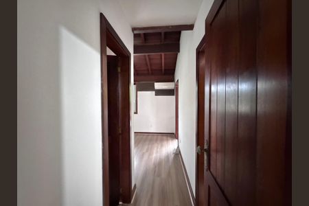 Casa de condomínio à venda com 767m², 5 quartos e 4 vagas Casa de condomínio à venda com 767m², 5 quartos e 4 vagasCorredor