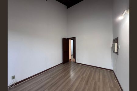 Casa de condomínio à venda com 767m², 5 quartos e 4 vagas Casa de condomínio à venda com 767m², 5 quartos e 4 vagasSuíte 4