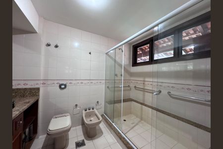 Casa de condomínio à venda com 767m², 5 quartos e 4 vagas Casa de condomínio à venda com 767m², 5 quartos e 4 vagasSuíte 1 - Banheiro