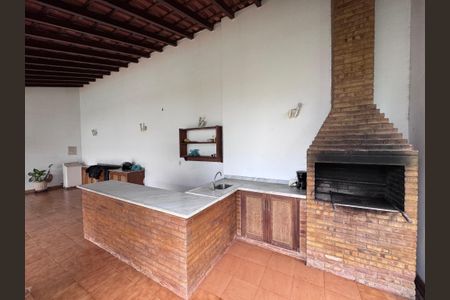 Casa de condomínio à venda com 767m², 5 quartos e 4 vagas Casa de condomínio à venda com 767m², 5 quartos e 4 vagasÁrea externa