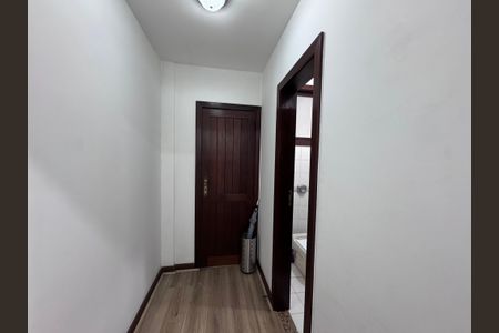 Casa de condomínio à venda com 767m², 5 quartos e 4 vagas Casa de condomínio à venda com 767m², 5 quartos e 4 vagasLavabo