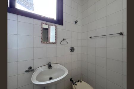 Casa de condomínio à venda com 767m², 5 quartos e 4 vagas Casa de condomínio à venda com 767m², 5 quartos e 4 vagasÁrea de Serviço - Banheiro