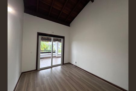 Casa de condomínio à venda com 767m², 5 quartos e 4 vagas Casa de condomínio à venda com 767m², 5 quartos e 4 vagasSuíte 4