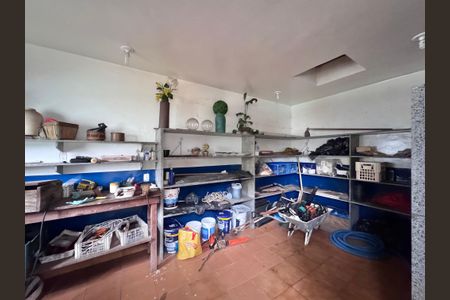 Casa de condomínio à venda com 767m², 5 quartos e 4 vagas Casa de condomínio à venda com 767m², 5 quartos e 4 vagasÁrea externa - Compartimento Ferramentas