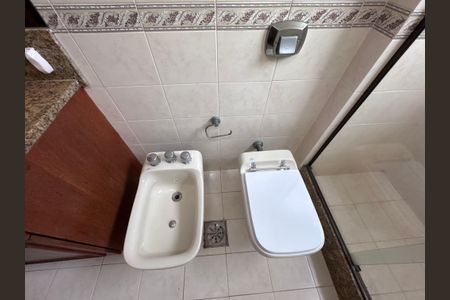 Casa de condomínio à venda com 767m², 5 quartos e 4 vagas Casa de condomínio à venda com 767m², 5 quartos e 4 vagasSuíte 4 - Banheiro