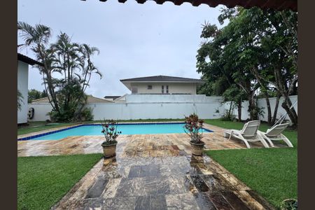 Casa de condomínio à venda com 767m², 5 quartos e 4 vagas Casa de condomínio à venda com 767m², 5 quartos e 4 vagasÁrea externa