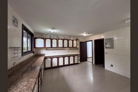 Casa de condomínio à venda com 767m², 5 quartos e 4 vagas Casa de condomínio à venda com 767m², 5 quartos e 4 vagasCozinha