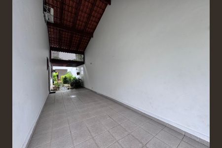 Casa de condomínio à venda com 767m², 5 quartos e 4 vagas Casa de condomínio à venda com 767m², 5 quartos e 4 vagasÁrea externa