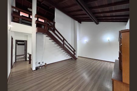 Casa de condomínio à venda com 767m², 5 quartos e 4 vagas Casa de condomínio à venda com 767m², 5 quartos e 4 vagasSala - Segundo andar