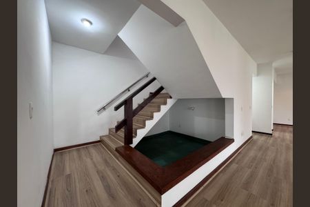 Casa de condomínio à venda com 767m², 5 quartos e 4 vagas Casa de condomínio à venda com 767m², 5 quartos e 4 vagasSala