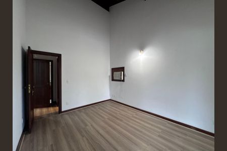 Casa de condomínio à venda com 767m², 5 quartos e 4 vagas Casa de condomínio à venda com 767m², 5 quartos e 4 vagasSuíte 4