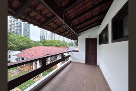 Casa de condomínio à venda com 767m², 5 quartos e 4 vagas Casa de condomínio à venda com 767m², 5 quartos e 4 vagasSuíte 1 - Varanda